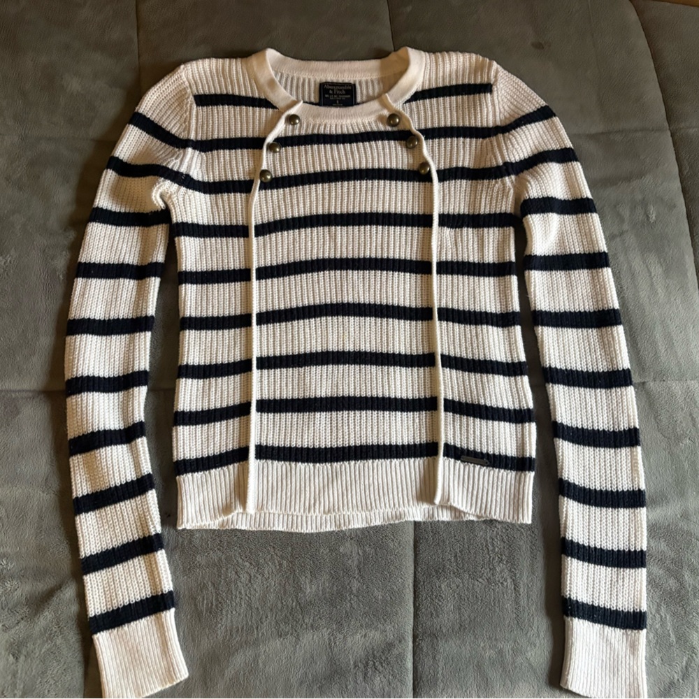 Abercrombie & Fitch Cream and Black Knit Sweater